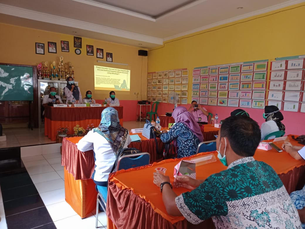 Foto penilaian dilapangan oleh tim penilai inovasi kripit Go-Jek dari Provinsi